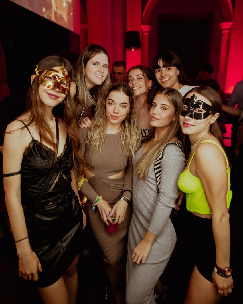 Piękne studentki w złotych maskach królowały w MASKA Incognito Club w Kielcach. Byłeś? Znajdź się na zdjęciach