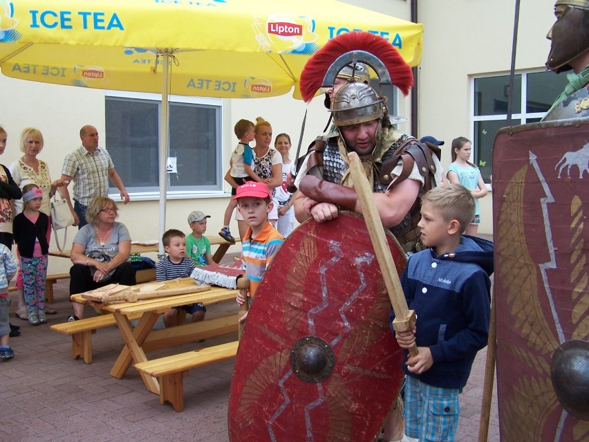 Przedszkole nr 1 w Kole: Festyn z legionami Rzymu