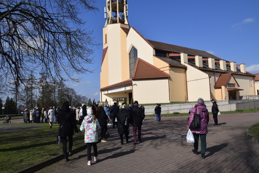 Święcenie pokarmów w parafii Najświętszego Serca Pana Jezusa w Skierniewicach