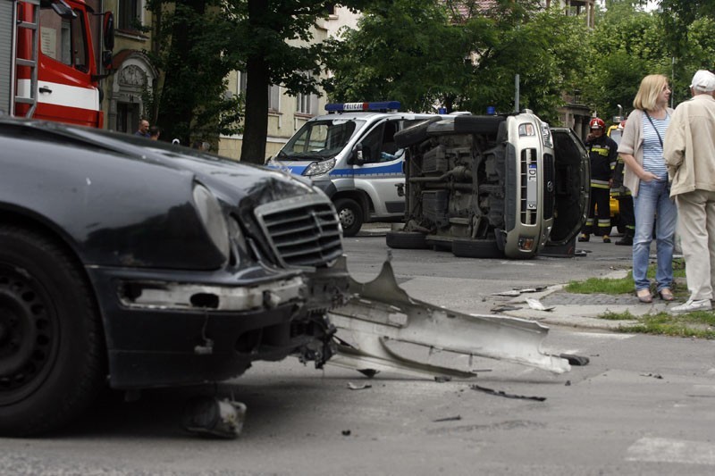Legnica: Wypadek na ulicy Rataja (ZDJĘCIA)