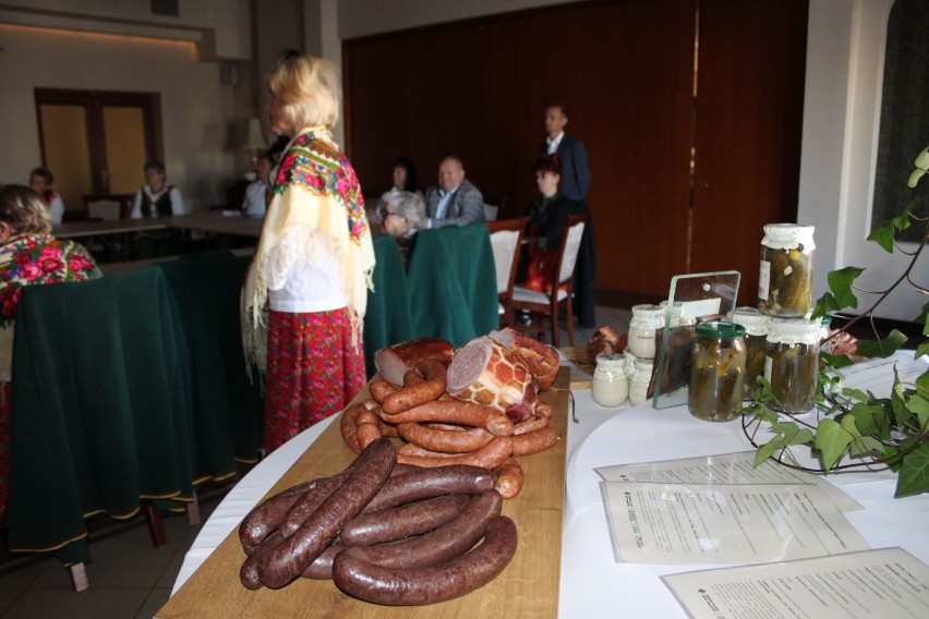 Prezentacja i gotowanie tradycyjnych wyrobów z powiatu wieluńskiego posiadających ministerialny certyfikat ZDJĘCIA