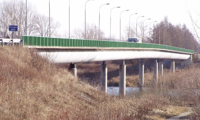 Stan mostu na Dunajcu w Ostrowie budzi zastrzeżenia ekspertów. Sytuację pogorszy jeszcze skierowanie tu ruchu z autostrady