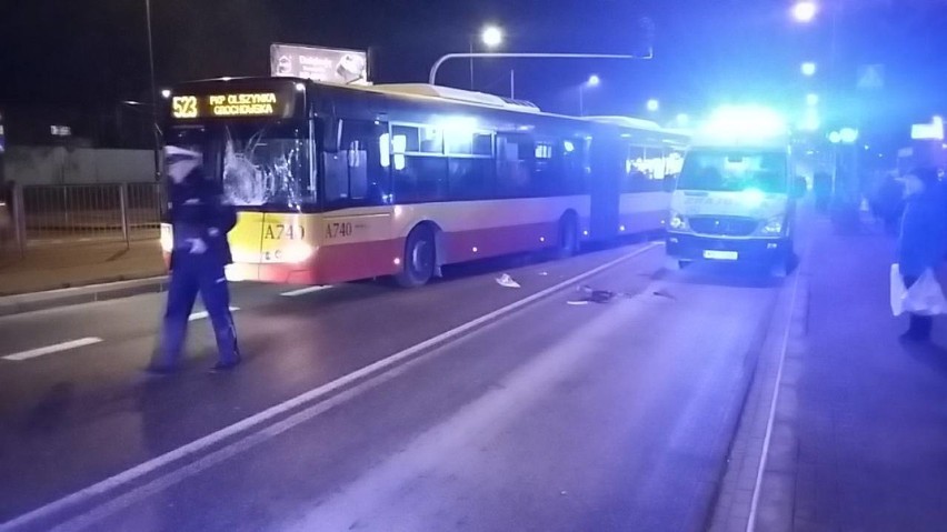 Autobus potrącił pieszego. Utrudnienia na Woli