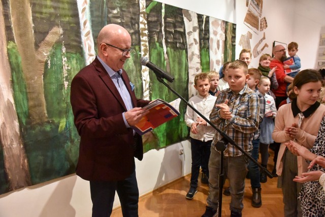 Wystawa "DO KOLORU" została otwarta w piątek w Galerii i Ośrodku Plastycznej Twórczości Dziecka przy Rynku Nowomiejskim w Toruniu