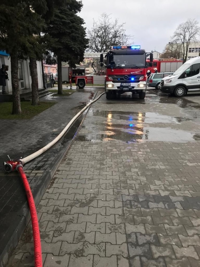 Pożar w jednym z pokoi Hotelu Łuczyński w Końskich. Była ewakuacja, jedna osoba poszkodowana