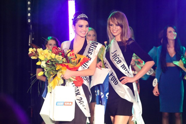 Miss UMK 2012 Emilia Trzeciakowska i I wicemiss UMK Marzena Kępska.