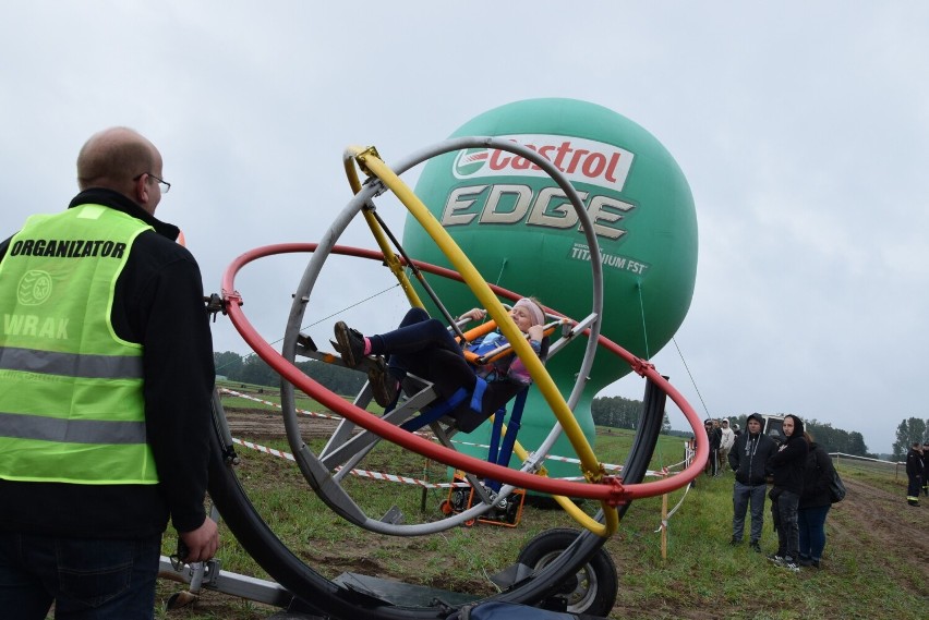 Wrak Race na polu w Wiśniewie w gminie Sępólno Krajeńskie