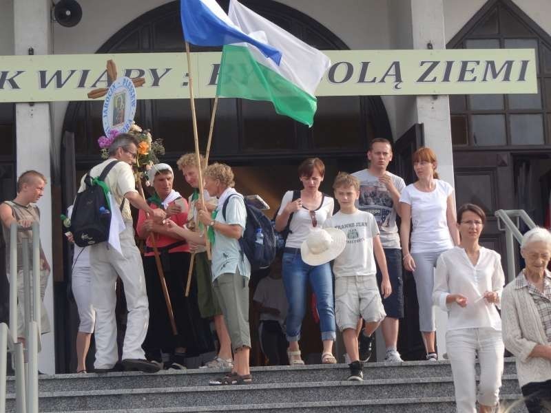 Pielgrzymka jarocińsko - pleszewska wyruszyła już na trasę....