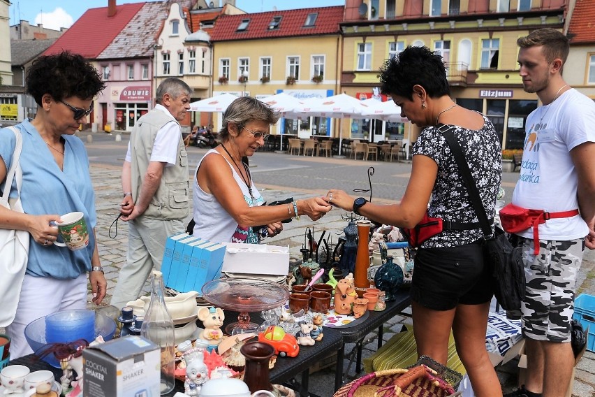 Pchli Targ fundacji Złotowianka na Placu Paderewskiego w Złotowie [ZDJĘCIA]