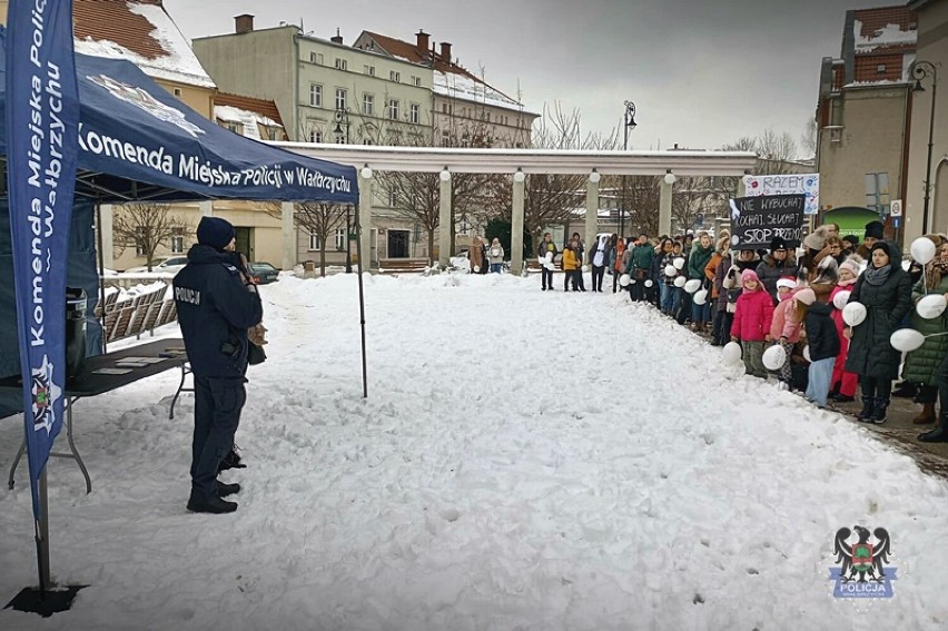 „Reaguj na przemoc” – wałbrzyscy policjanci włączyli się w...