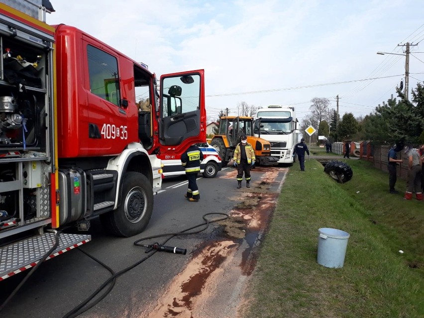 Wypadek w Wadlewie - zderzyła się ciężarówka z ciągnikiem...