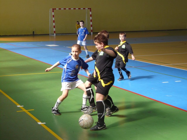 Młodzi piłkarze RAP(niebieskie stroje) zajęli w turnieju trzecie miejsce
