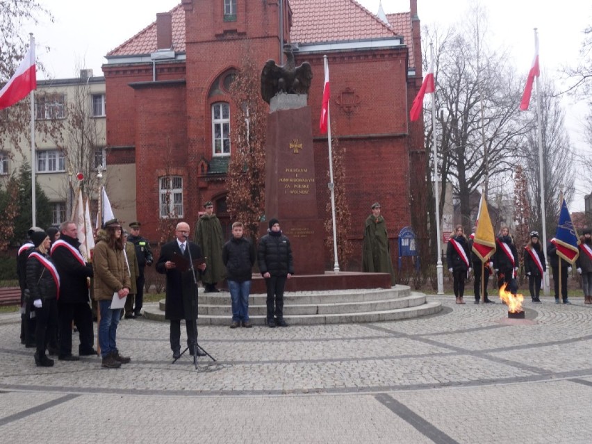 Rocznica wyzwolenia Chodzieży: Uroczystość pod pomnikiem...