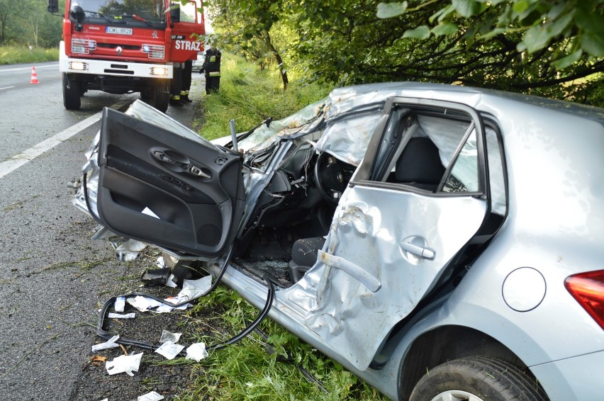 Wypadek na drodze Włocławek - Kowal. Trzy osoby trafiły do szpitala [wideo, zdjęcia]