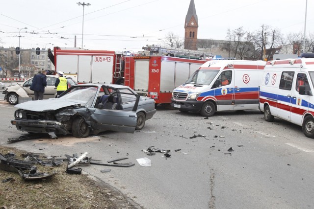 Wypadek na Przybyszewskiego i al. Śmigłego-Rydza w Łodzi