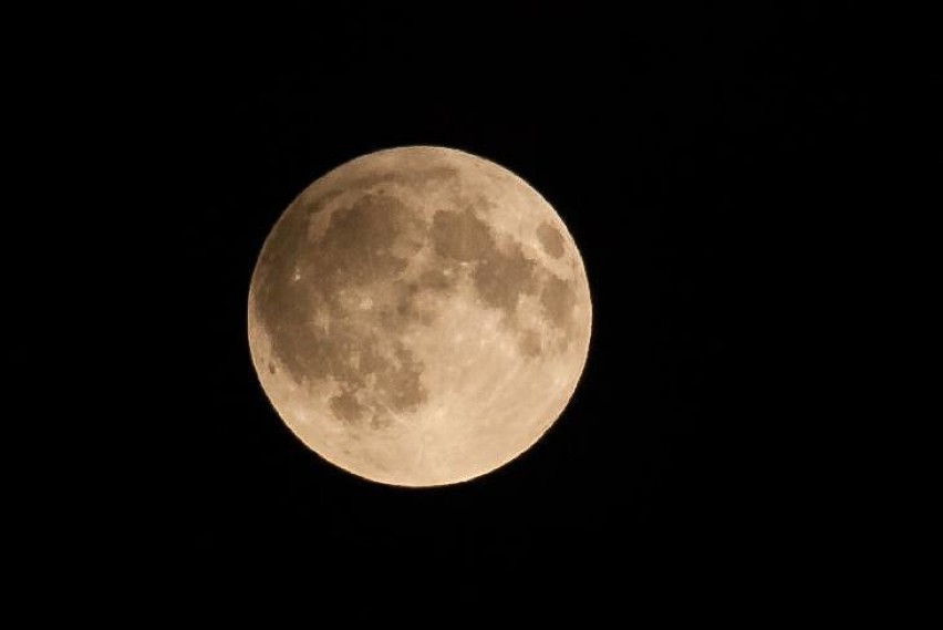 Księżyc podczas tzw. superpełni będzie o 14 procent większy...