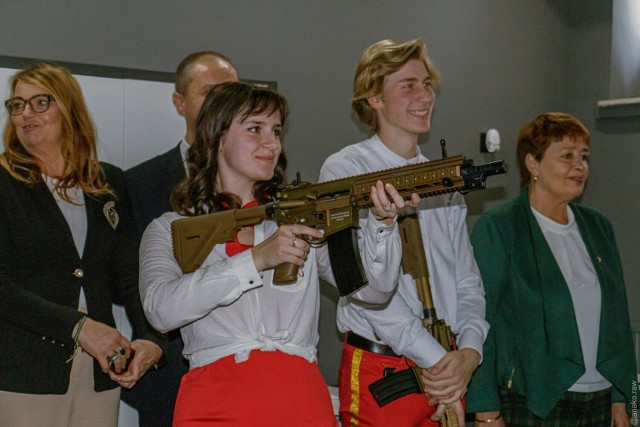 W Liceum Ogólnokształcącym numer II imienia Joachima Chreptowicza otwarto wirtualną strzelnicę