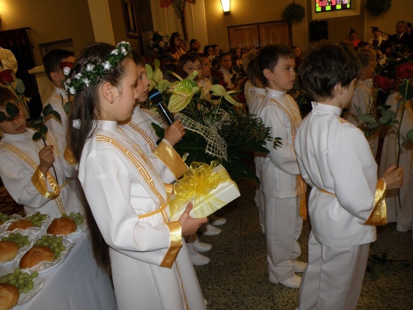 Mysłowice: Pierwsza Komunia Święta 2013. Dzieci z parafii św. Jacka przyjęły sakrament [ZDJĘCIA]