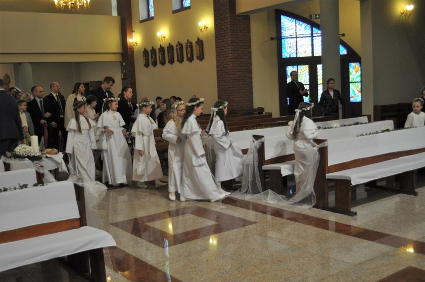 Dzieci z parafii pw. bł. Michała Kozala przystąpiły do...