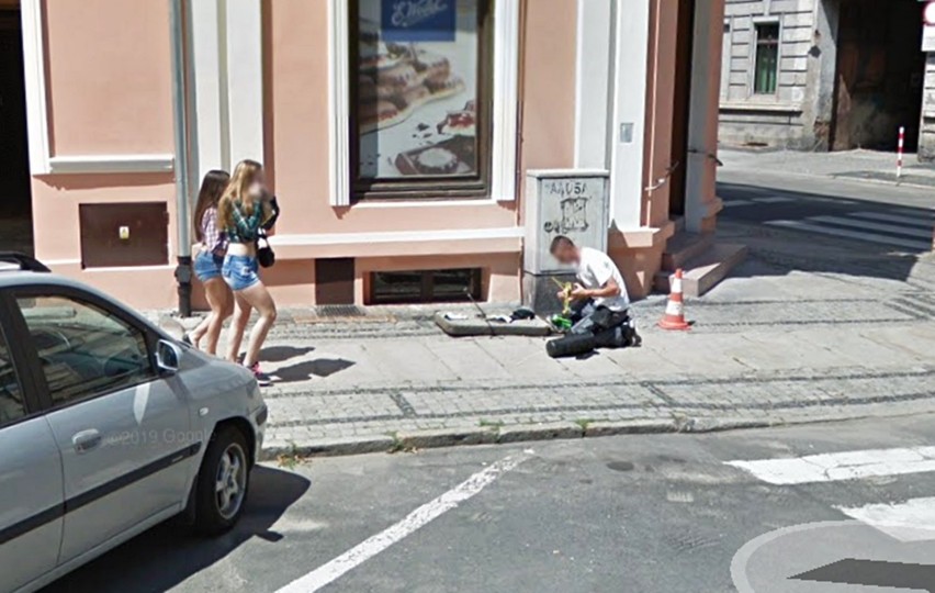 Kamery Google Street View w Rynku w Świdnicy. Zobacz mieszkańców, których nagrały. ZDJĘCIA