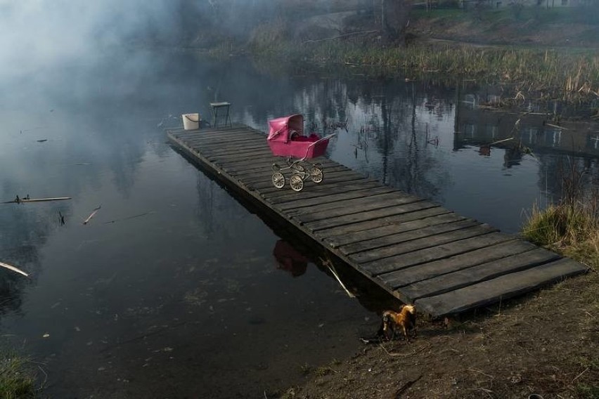 Równie mrocznie zapowiada się polska propozycja „Ciemno,...