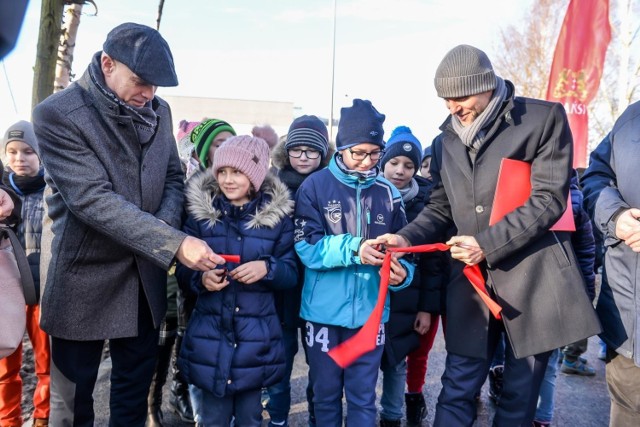W środę 18.12.2019 r. oddano do użytku chodnika i ścieżkę rowerową łączącą Zakoniczyn z Centrum Edukacyjnym Jabłoniowa