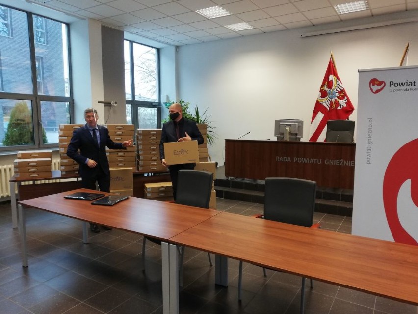 Powiat Gniezno. 96 laptopów trafiło do uczniów naszych szkół