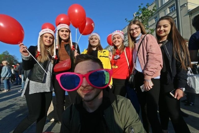 Korowód studencki

Wydarzenie otwierające juwenalia z powodu pandemii nie mogło odbyć się w ubiegłym roku. Wielu studentom brakowało kolorowego pochodu rozpoczynającego sezon studenckich imprez.