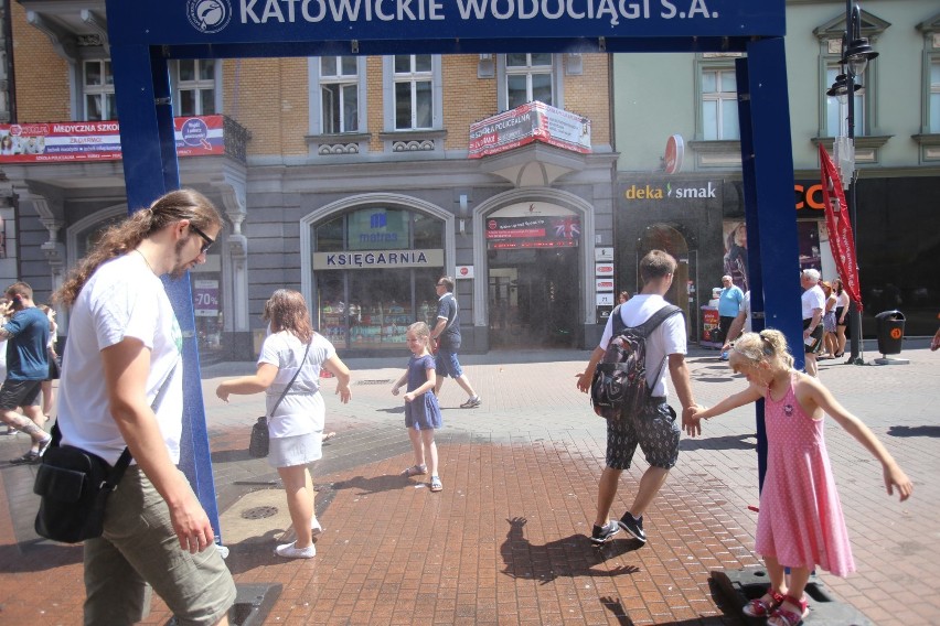 Kurtyny wodne są już w Katowicach. Znajdziecie je w centrum, ale nie tylko ZDJĘCIA