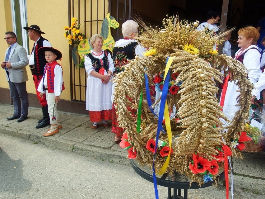 90-lecie Koła Gospodyń Wiejskich w Radziechowach oraz Dożynki 2016 [ZDJĘCIA]