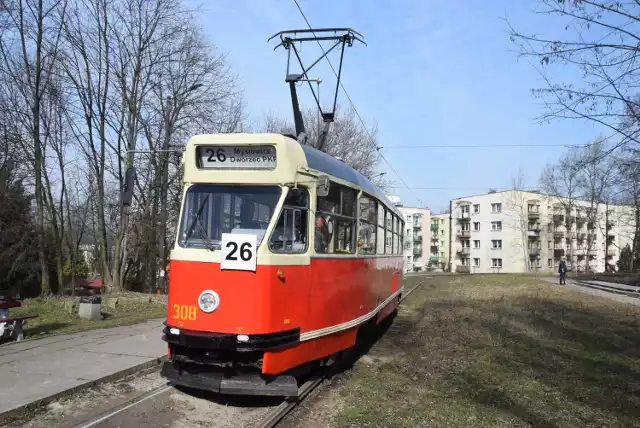 Zabytkowe tramwaje obsługują linię nr 26.

Zobacz kolejne zdjęcia. Przesuwaj zdjęcia w prawo - naciśnij strzałkę lub przycisk NASTĘPNE