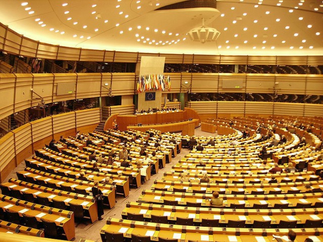 Wnętrze Parlamentu Europejskiego w Brukseli.