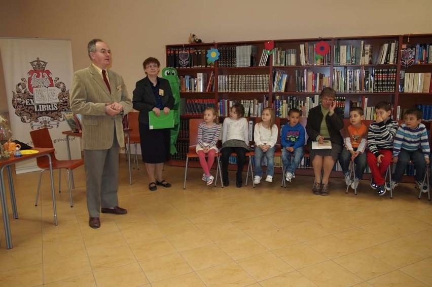 Gniezno: spotkanie dla dzieci w biliotece z okazji Międzynarodowego Dnia Książki dla Dzieci