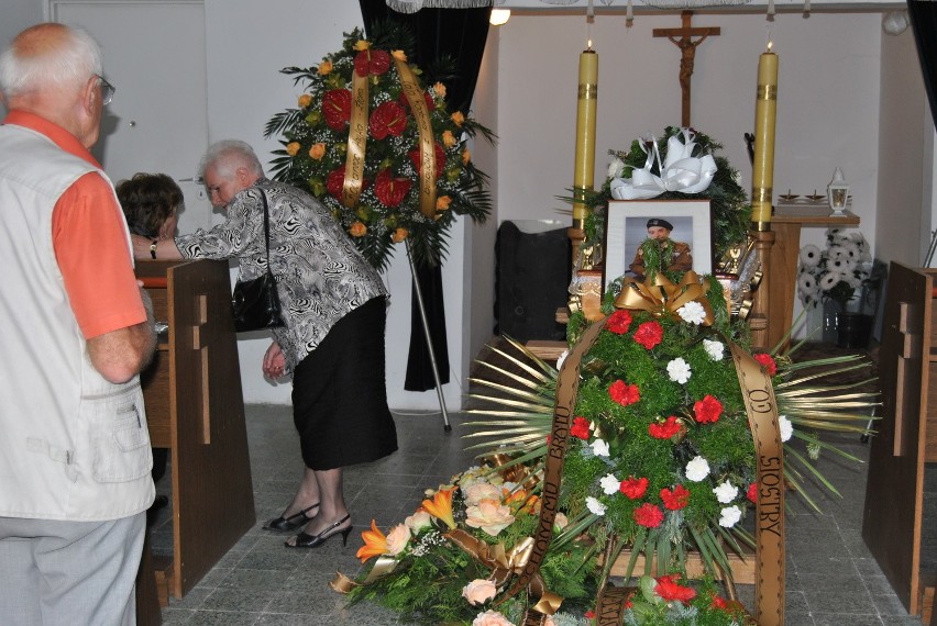 Myślachowice. Pogrzeb Józefa Cichego, kombatanta walczącego pod Monte Cassino [ZDJĘCIA, WIDEO]