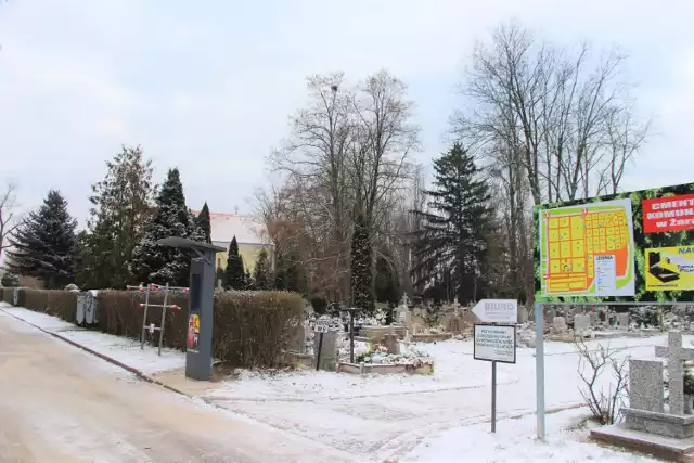 Infokioski na cmentarzu w Żarach i Kunicach
