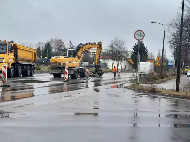 Przebudowa obwodnicy Zduńskiej Woli. Kolejny etap: ruszyła budowa ronda u zbiegu Łódzkiej i Getta Żydowskiego