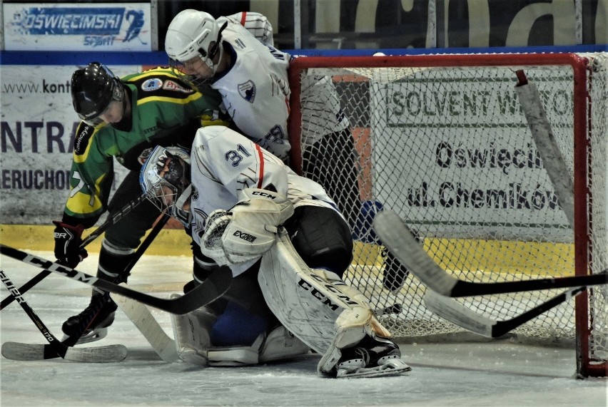 1 liga hokeja. UKH Unia Oświęcim podejmowała wicelidera, rezerwę JKH Jastrzębie. Zdecydowała trzecia tercja