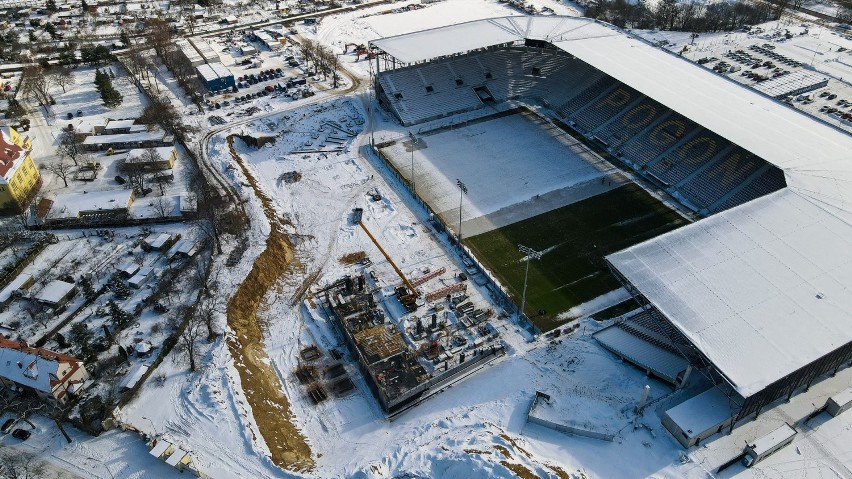 Stadion Pogoni Szczecin w zimowej oprawie. Niesamowite ujęcia z lotu ptaka - 13.02.2021