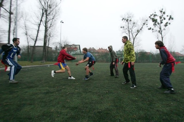 Środowy trening drużyny futbolu amerykańskiego z Gimnazjum nr 2 przy ul. Gorlickiej
