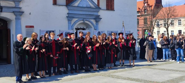 Maturzyści z chełmińskiego Liceum Ogólnokształcącego Księży Pallotynów zakończyli rok szkolny 2022/2023. Teraz czeka ich matura