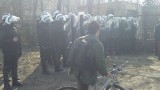 Policja wyrzuca ludzi ze squatu na ulicy Elbląskiej [ZDJĘCIA]