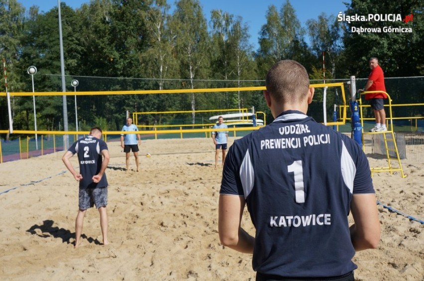 Dąbrowa Górnicza - Park Zielona: Zawody policjantów w siatkówce plażowej [ZDJĘCIA]