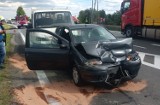 Wypadek na DK 94 pod Tarnowem. Trzy samochody zderzyły się w Ładnej. Są osoby ranne!
