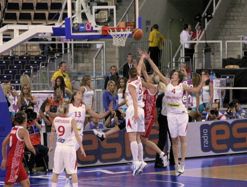 W EuroBasket Women 2011 czas półfinałów. Jako pierwsze...