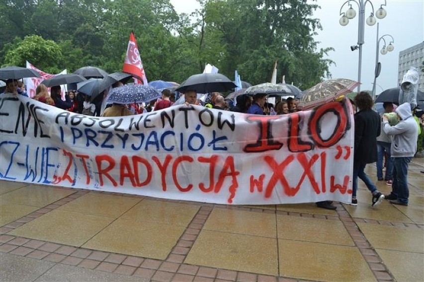 Częstochowa: Protest w obronie I Liceum Ogólnokształcącego...