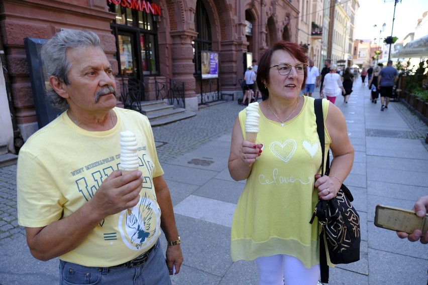 W wafelku albo w kubeczku, kręcone albo gałki, sorbety czy z...