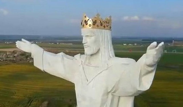 Figura Chrystusa Króla ze Świebodzina znów stała się sławna. To wszystko przez anteny, zamontowanie w koronie.