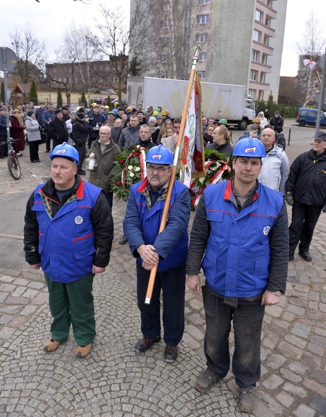 44 rocznica Grudnia '70 w Gdańsku. Złożenie kwiatów przed Pomnikiem Poległych Stoczniowców