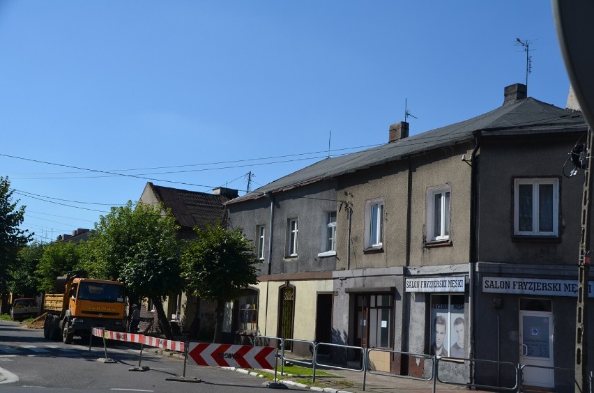 Przebudowa wodociągu i chodnika ruszyła na Placu Niepodległości w Błaszkach ZDJĘCIA