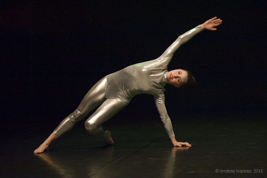 Druga część nosi tytuł "Solo". Choreografia i wykonanie Mira...